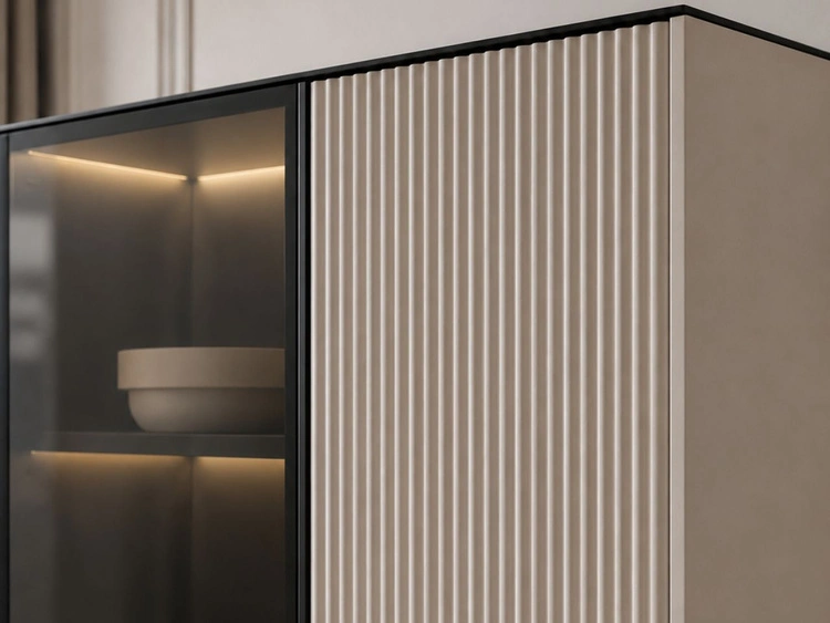 Standvitrine mit einer Glastür, LED-Beleuchtung und Schublade für das Wohnzimmer Auroé Kaschmir