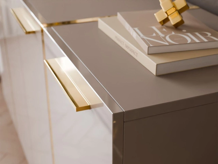 Viertürige Kommode 158 cm Glamour-Stil mit goldenen Griffen Lunelie Kaschmirglanz